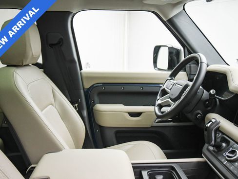 Used 2024 Land Rover Defender 110 S image 46