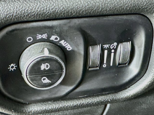 Used 2023 RAM 1500 Laramie AWD/4WD image 14