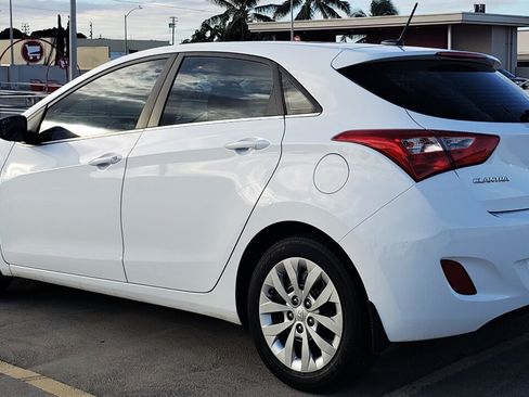 Used 2016 Hyundai Elantra GT FWD image 3