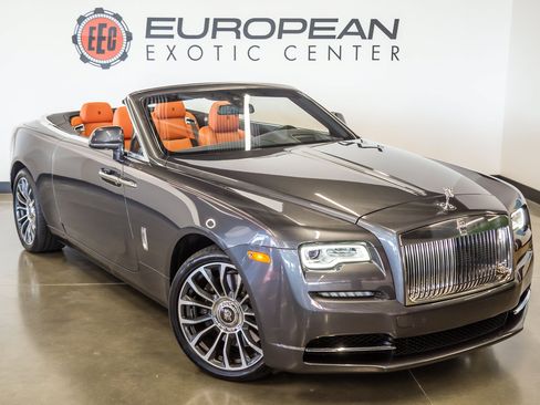 Used 2018 Rolls-Royce Dawn RWD image 2