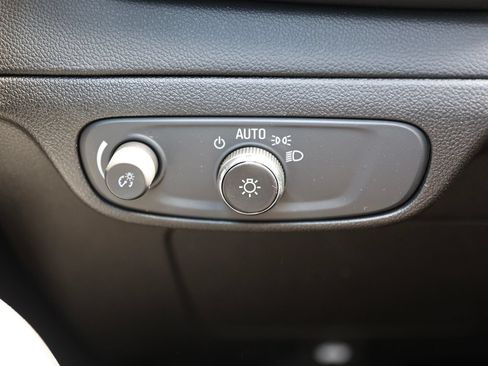 Used 2023 Chevrolet Bolt EUV LT w/ Comfort Package FWD image 32