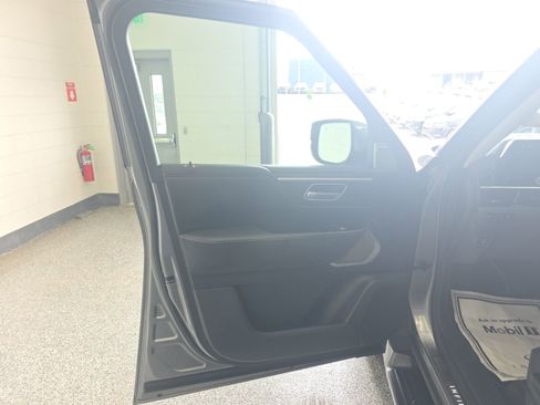 Certified 2025 INFINITI QX80 Sensory image 29