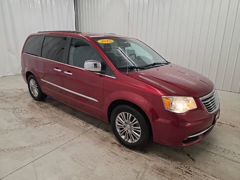 Used 2015 Chrysler Town & Country Touring-L w/ Driver Convenience Group image 7