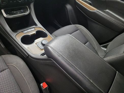 Used 2023 GMC Acadia SLE FWD image 26