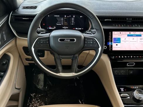 New 2026 Jeep Grand Cherokee L Limited w/ Luxury Tech Group II AWD/4WD image 13