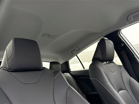 Used 2020 Toyota Prius Prime XLE image 19