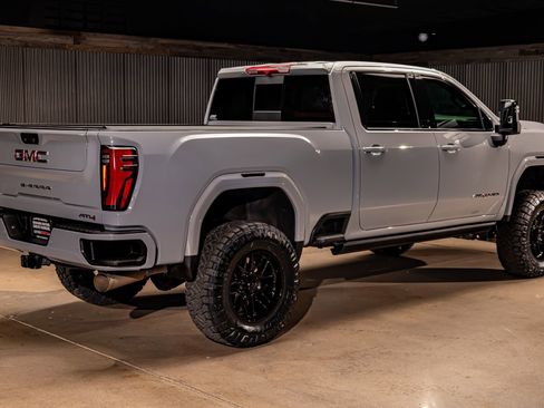 Used 2024 GMC Sierra 2500 AT4 w/ AT4 Preferred Package image 10