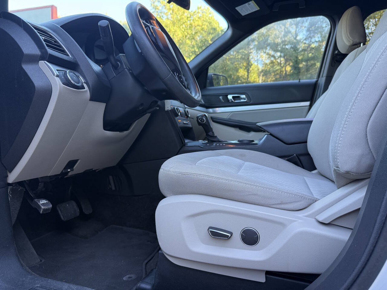 Used 2018 Ford Explorer FWD image 33