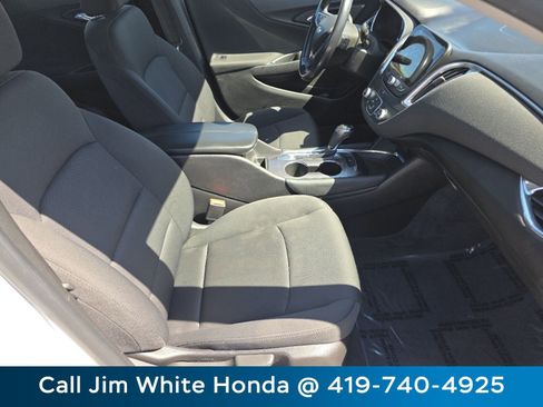 Used 2018 Chevrolet Malibu LT FWD image 21