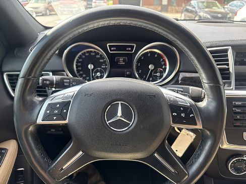 Used 2014 Mercedes-Benz GL 450 4MATIC w/ Lighting Package image 21