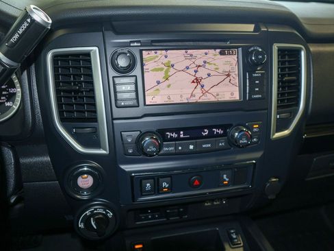 Used 2019 Nissan Titan SV w/ SV Convenience Package image 14