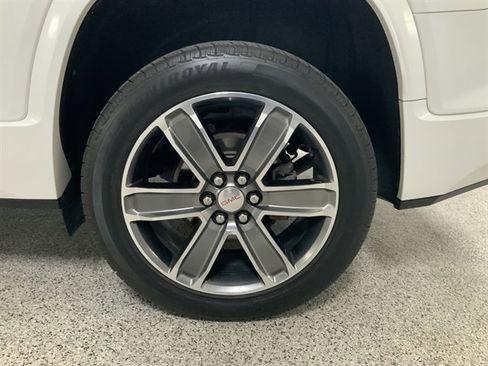Used 2018 GMC Acadia Denali w/ Technology Package AWD/4WD image 12