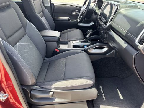 Certified 2025 Nissan Frontier SV AWD/4WD image 12
