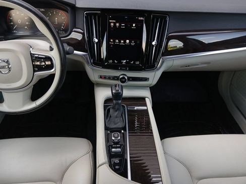 Used 2018 Volvo S90 T5 Momentum w/ Convenience Package FWD image 3