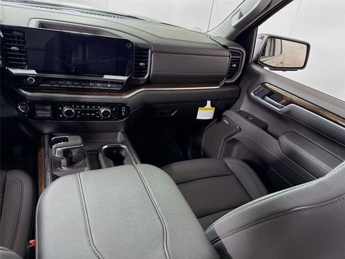 New 2026 GMC Sierra 1500 Elevation w/ Elevation Premium Package AWD/4WD image 17