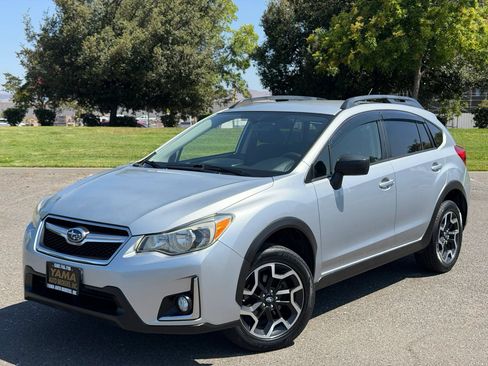 Used 2017 Subaru Crosstrek 2.0i AWD/4WD image 1
