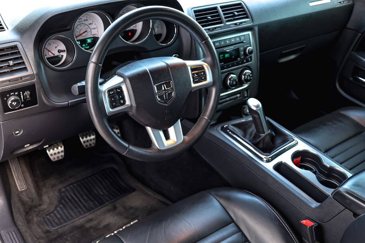 Used 2013 Dodge Challenger R/T Plus RWD image 9