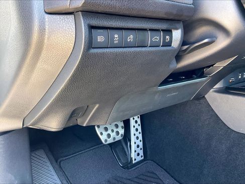 New 2026 Toyota Camry Hybrid FWD image 19