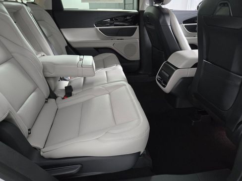 New 2026 Lincoln Nautilus Premier image 17