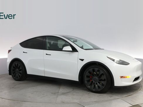 Used 2023 Tesla Model Y Performance image 5