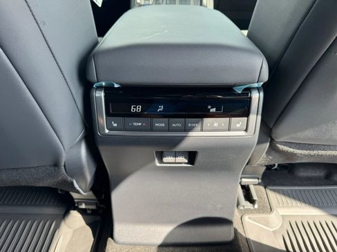 Used 2026 Lexus GX 550 w/ Accessory Package (2T) AWD/4WD image 30