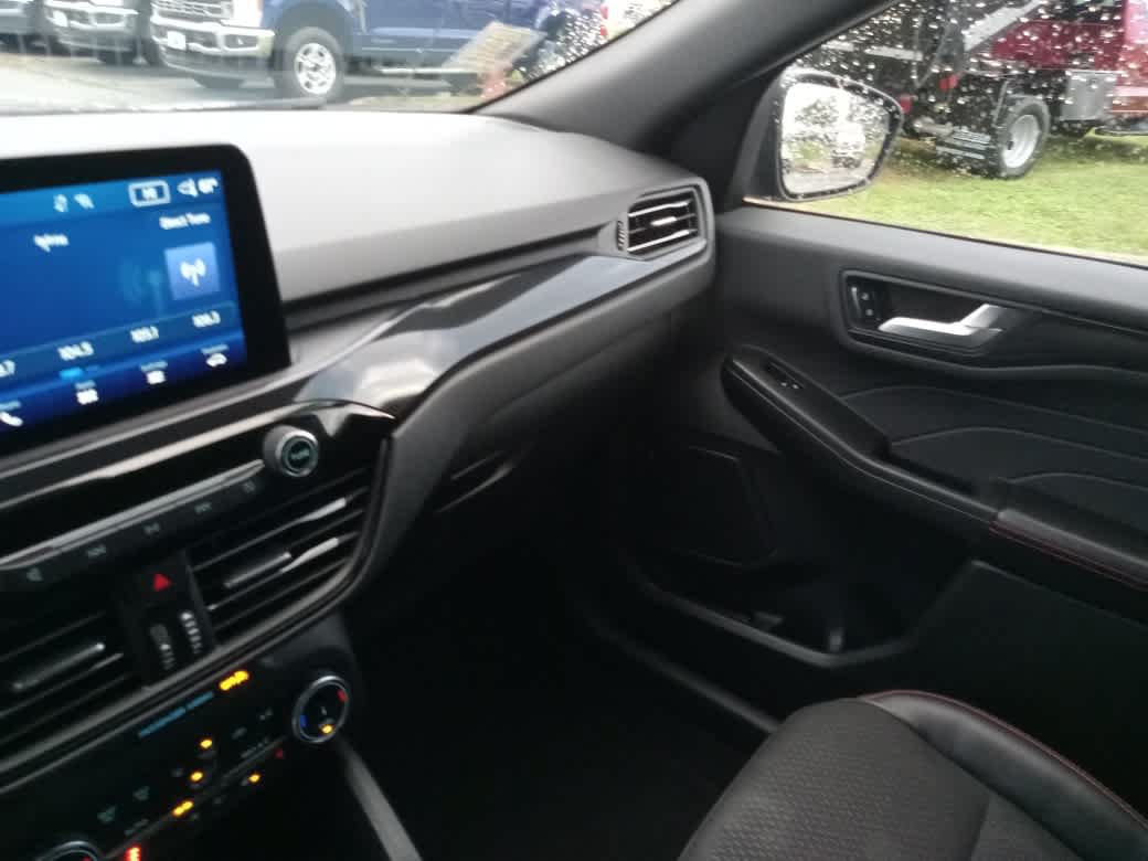 Used 2025 Ford Escape ST-Line Select AWD/4WD image 22