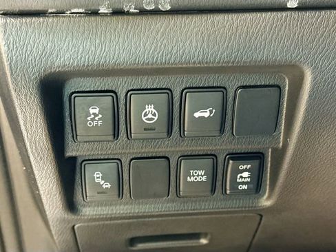 Used 2018 Nissan Pathfinder SL image 12