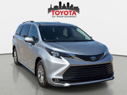Used 2025 Toyota Sienna XLE