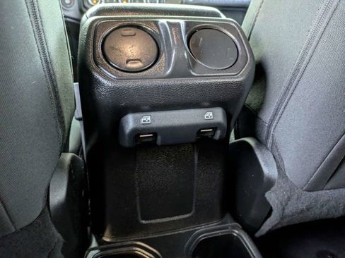 Used 2018 Jeep Wrangler Unlimited Sport S AWD/4WD image 14