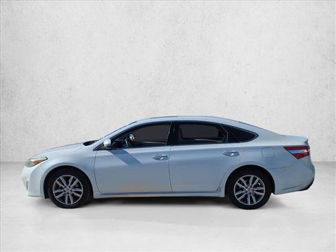 Used 2013 Toyota Avalon XLE Premium image 9