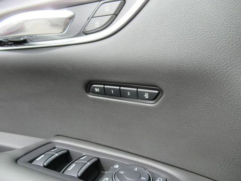 New 2025 Cadillac XT6 Luxury image 26