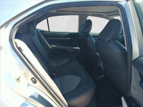 Used 2019 Toyota Camry XLE image 17