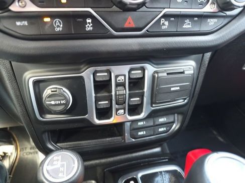 Used 2025 Jeep Wrangler Unlimited Sahara w/ Safety Group AWD/4WD image 31
