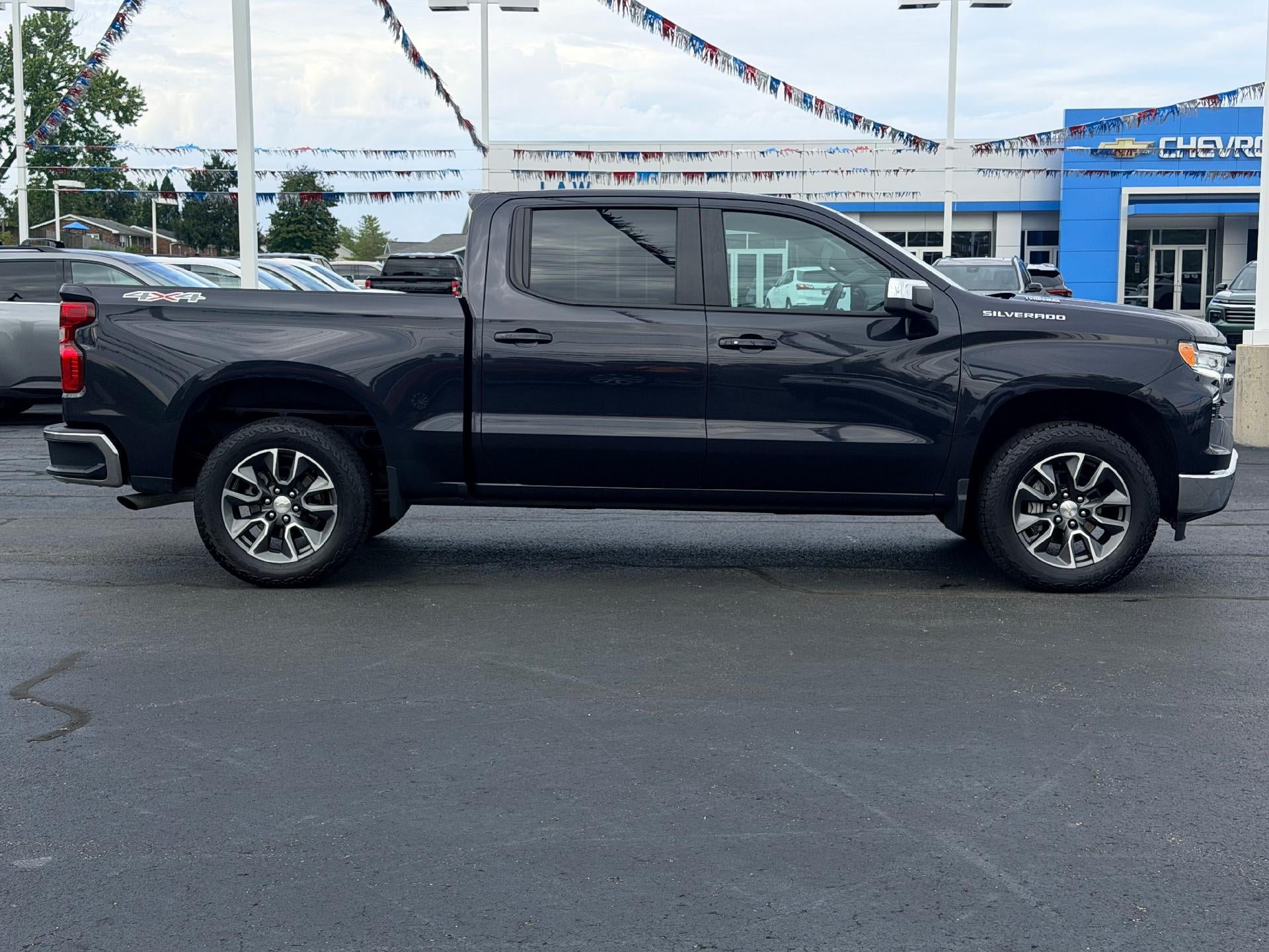 Used 2024 Chevrolet Silverado 1500 LT AWD/4WD image 4