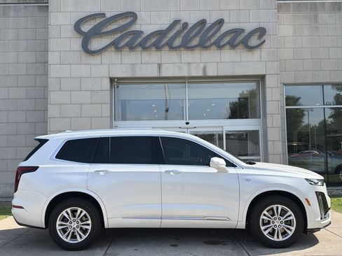 Used 2022 Cadillac XT6 Luxury FWD image 3