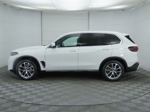 New 2026 BMW X5 xDrive40i w/ Premium Package image 8