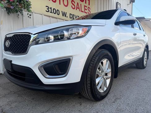 Used 2016 Kia Sorento LX image 3