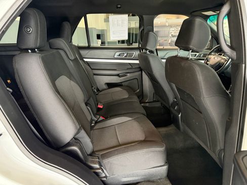 Used 2017 Ford Explorer XLT FWD image 13