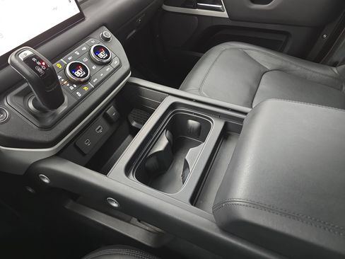 Used 2024 Land Rover Defender 110 SE image 24