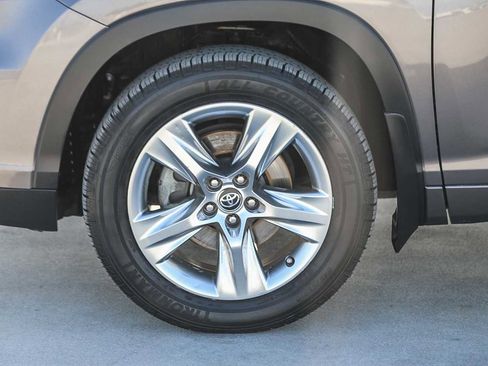 Used 2016 Toyota Highlander Limited image 10