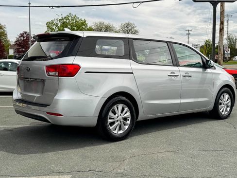 Used 2018 Kia Sedona L FWD image 4