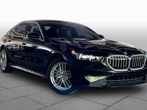 Used 2025 BMW 530i RWD image 2