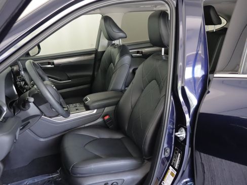 Used 2025 Toyota Highlander Platinum AWD/4WD image 7