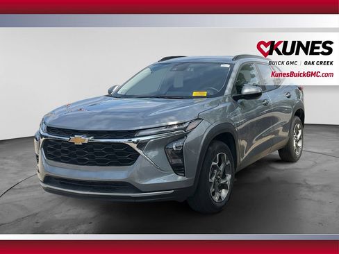 Used 2025 Chevrolet Trax LT w/ LT Convenience Package FWD image 5