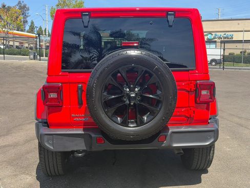 Used 2025 Jeep Wrangler Unlimited Sahara w/ Safety Group AWD/4WD image 6