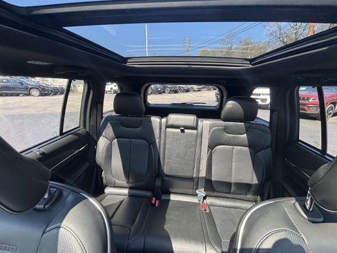 Used 2024 Jeep Grand Cherokee Overland w/ Luxury Tech Group IV image 15