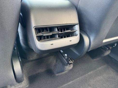 Used 2023 Tesla Model Y 2WD image 21