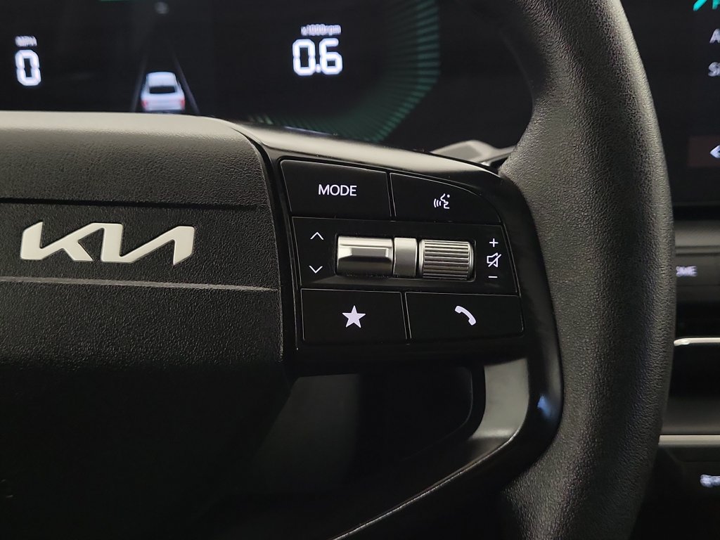Used 2025 Kia K4 FWD image 17