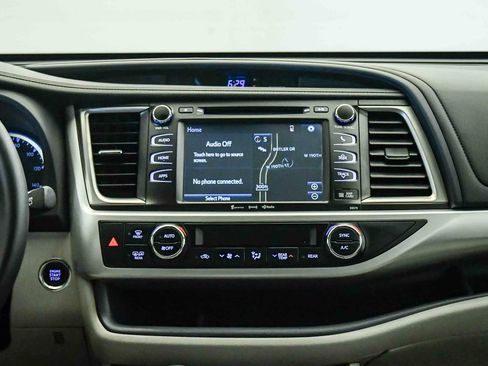 Used 2017 Toyota Highlander XLE w/ Preferred Accessory Package AWD/4WD image 15