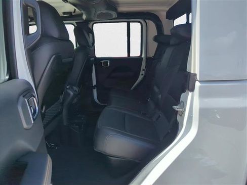 New 2025 Jeep Gladiator High Tide image 17